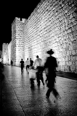 Hurry along the wall